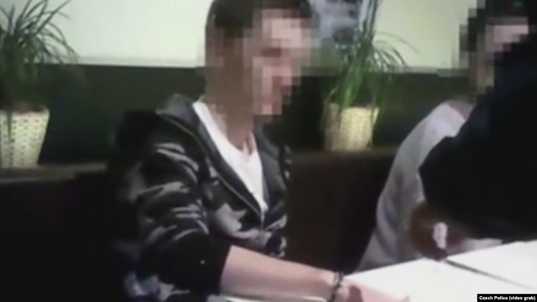 Хакер деп шектелген орус жараны камакка алынган учур. 18-октябрь, 2016-жыл. 