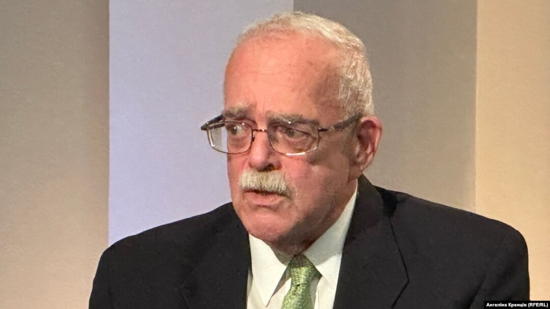 U.S. Congressman Gerry Connolly speaks to RFE/RL in Prague on October 19.