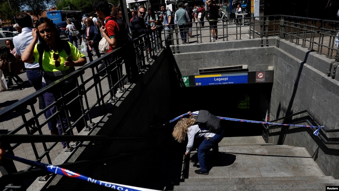 Закрытая станция метро в Мадриде
