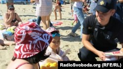 Рятувальники провели показові навчання на київському пляжі, Київ, 10 серпня 2018 року 
