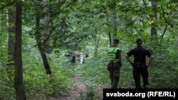 Криміналісти працюють на місці, де виявили тіло Віталія Шишова, Київ, 3 серпня 2021 року