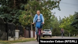 Serafima Tulgara este singura specialistă în protecția drepturilor copilului din raionul Telenești și are în grija sa copiii din opt sate. Ea se deplasează dintr-o localitate în alta cu bicicleta.