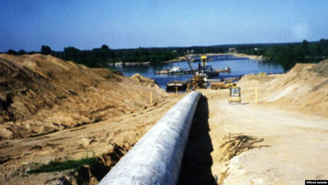 Труба Europolgaz у реки Висла