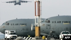 Gyrgyzystanyň Manas harby-howa bazasynda, 2010-njy ýyl.