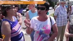 Чому наші вояки ховаються серед житлових будинків? Вони вирішили все змести?! – на мітингу в Донецьку
