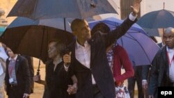 Cuba - President Barack Obama (front) waves upon his arrival to the Cathedral Havana, Cuba, 20 March 2016