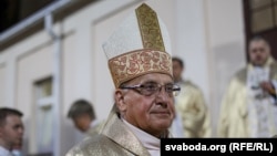 Арцыбіскуп Тадэвуш Кандрусевіч на каталіцкім фэсьце ў Будславе