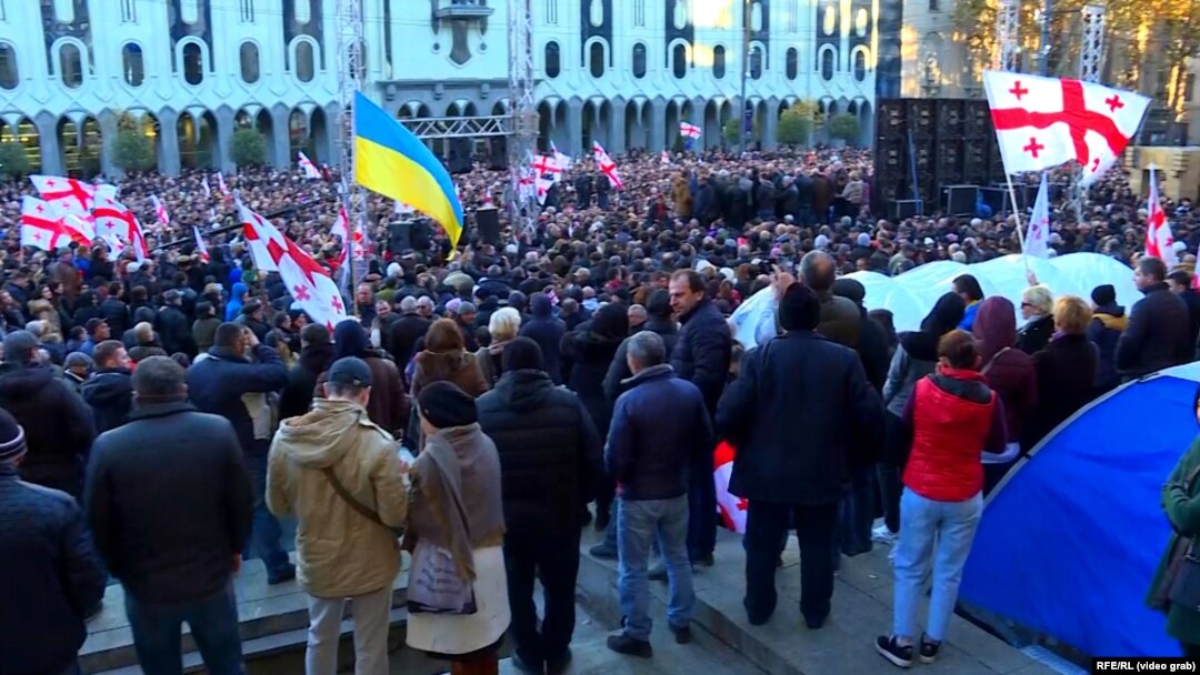 Митинг оппозиции на проспекте Руставели в Тбилиси. 2 декабря 2018 г.
