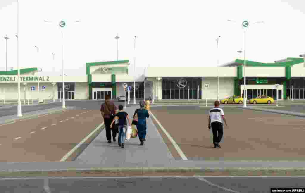 Aşgabadyň halkara aeroportunyň içerki gatnawlar üçin terminaly