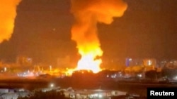 Zjarr dhe tym në Karakas, kryeqytetin e Venezuelës, pas sulmeve amerikane, 3 janar 2026.