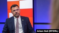 Drejtori i ATK-së, Mentor Hyseni, duke folur për Radion Evropa e Lirë.