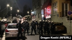 Policijski kordon na koji su naišli građani tokom protestne šetnje do zgrade Radio-televizije Srbije, Beograd, 22.8.2025.
