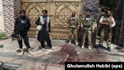 Pjesëtarët e sigurisë së Afganistanit pas një sulmi të mëparshëm 