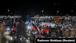 Protesti u Bratislavi na kojima se zahtjeva ostavka Roberta Fica na mjesto premijera Slovačke, 21. februar 2025.