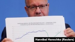 German Economy Minister Peter Altmaier presents the government's updated economic outlook for 2020 in Berlin, Germany, September 1, 2020. 