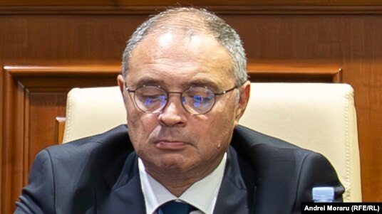 Secretele ministrului Culturii: cai, petrol, salariu umflat. Dan Suruceanu împarte o firmă cu un condamnat pentru corupție
