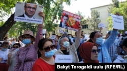 Supporters of Orhan Inandi demonstrate near the Turkish Embassy in Kyrgyzstan on June 2.