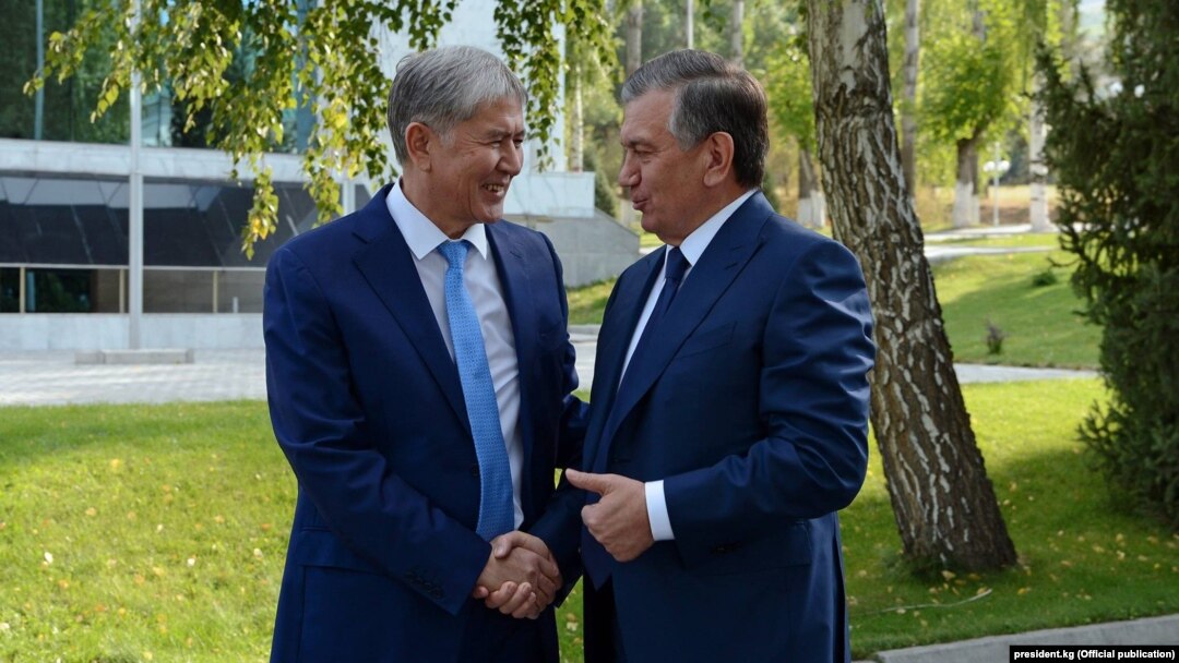 Шавкат Мирзиёев ва Алмазбек Атамбаев Бишкекдаги "Ала Арча" резиденциясида, 5 сентябрь, 2017 йил.
