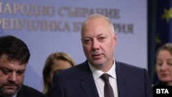 Премиерът Росен Желязков подава оставката на правителството.