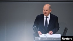 Cancelarul german, Olaf Scholz, susține propunerea ca refugiații afgani sau sirieni să fie deportați dacă comit infracțiuni violente în Germania.
