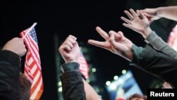 Американцы празднуют уничтожение Усамы бин Ладена, Нью-Йорк, Таймс-сквер