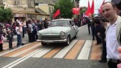 Ретро-авто на параде в Махачкале