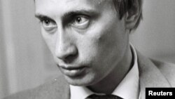 1991 წელს ვლადიმერ პუტინი იყო პეტერბურგის მერიის აპარატის საგარეო ურთიერთობათა კომიტეტის თავმჯდომარე