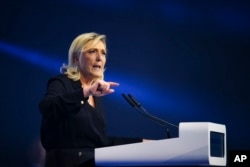 Марін Ле Пен хоче перемогти Макрона на президентських виборах у Франції