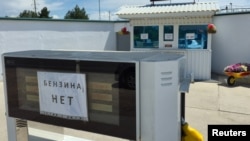 „Bezină nu e”. Stație din Evpatoria, în Crimeea anexată, în dimineața zilei de joi, 11 iunie. 