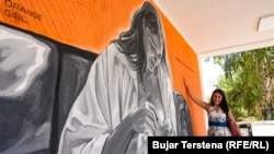 Rina Demiri - Spahija para muralit.