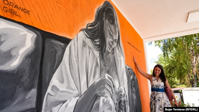 Rina Demiri - Spahija para muralit.