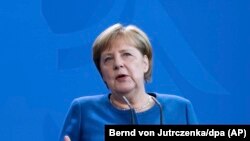 تمه کیږي چې میرمن میرکل نن جمعه (نومبر ۶مه) د پولېنډ اوسوېڅیم ته ورشي چې د دویمې نړیوالې جګړې پر مهال نازي اشغالګرو اشویتځ بللی و. 
