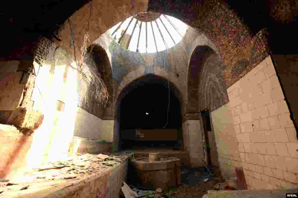 Coratda tərk edilmiş qədim hamam #12