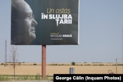 Banner electoral cu Nicolae Ciucă pe autostrada spre Constanța.