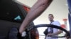Az autósok örülhetnek, a benzinkutak elbúcsúzhatnak a profittól (Képünk illusztráció)