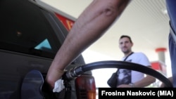 Në Kosovë, më 31 mars, një litër naftë  është shitur deri në 1.69 euro, ndërkaq benzina deri në 1.59 euro.