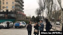 Женщины, пришедшие высказать свои требования к властям в Центральный парк. Шымкент, 27 марта 2021 года.
