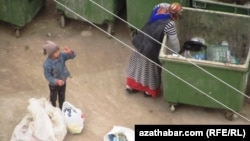 While digging through garbage is something that has always existed in Ashgabat -- as it does in every big city -- it's usually practiced by the homeless. (file photo)