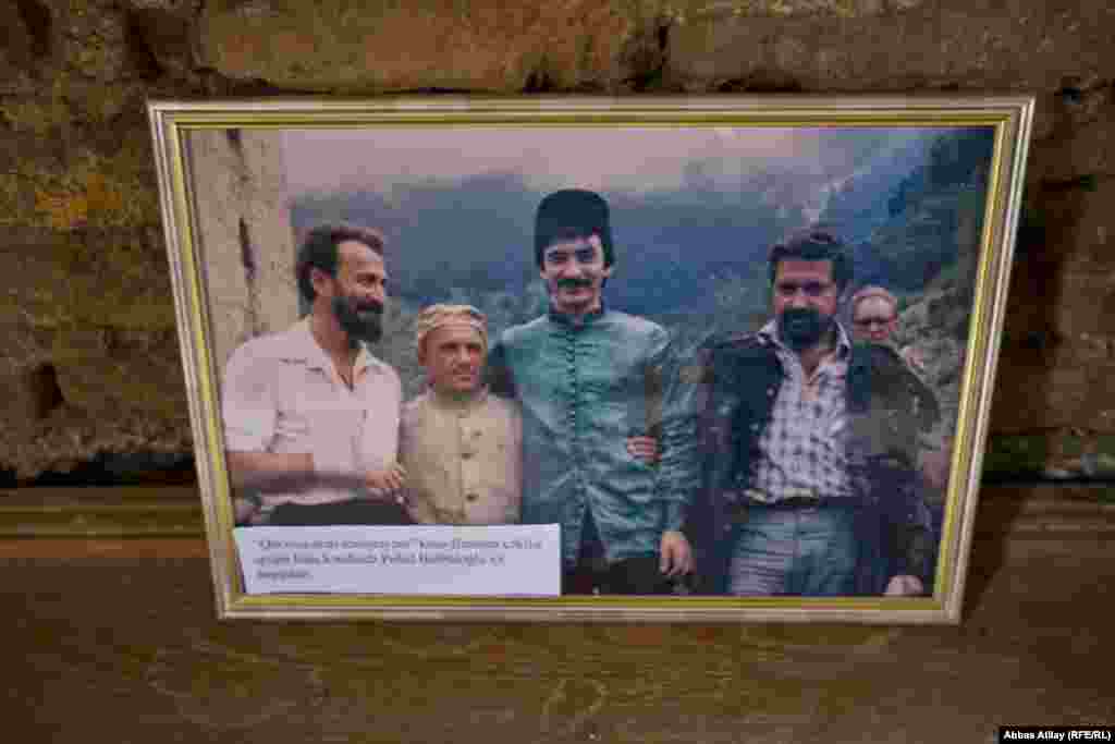 Sumuq qalası keçmiş SSRİ məkanında "Qorxma mən səninləyəm" filmi ilə məşhurdur. Həmin filmin çəkilişləri vaxtı çəkilmiş foto indi qalada sərgilənir.