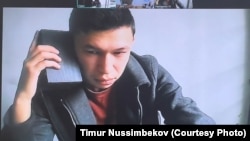 Темирлан Енсебек, автор Qaznews24 (на экране). 9 апреля 2025 года