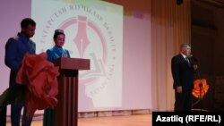 Чаллы Язучылар берлеген юбилей белән котларга шәһәр башлыгы Наил Мәһдиев та килгән иде