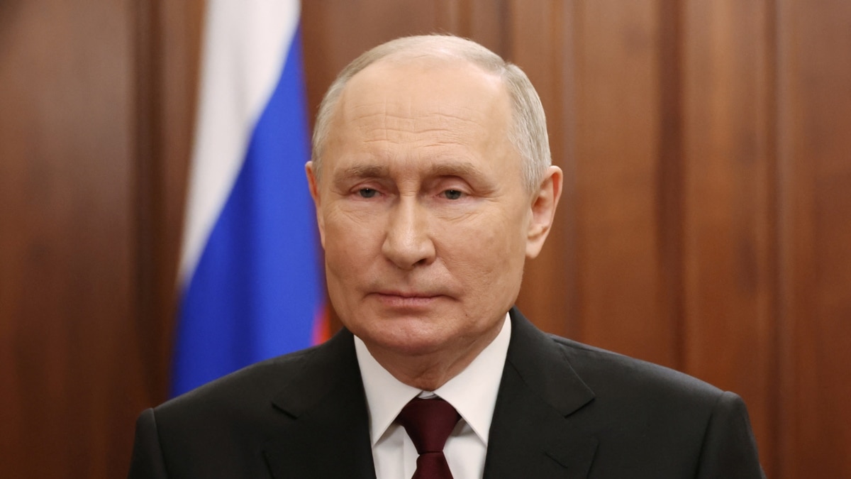Putin Registers as Self-Nominated Candidate for Presidency with CEC Today