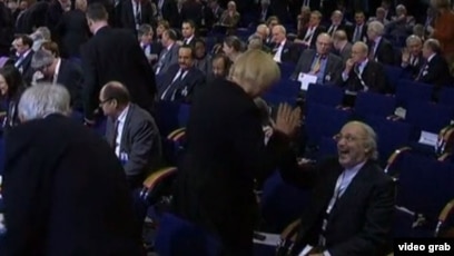 Жағажайда жетілген жалаңаш әйелдер Ұзын мүшесі бар транссексуалдық порно онлайн