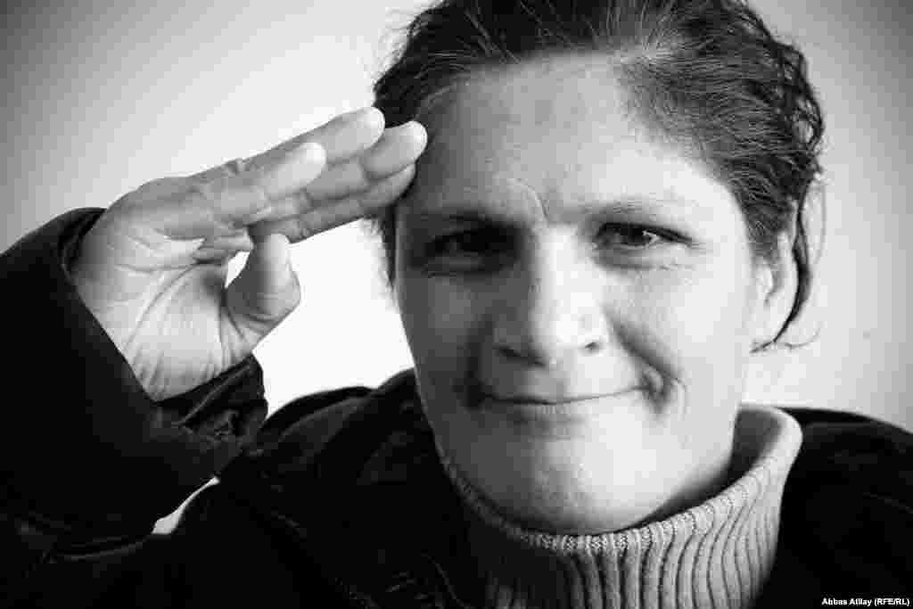 Hazırda ölkədə əqli və fiziki qüsurlu insanların, eləcə də uşaqların yaşadığı bir neçə internat evi var. Bu internat evlərinin beşi Əmək və Əhalinin Sosial Müdafizəsi Nazirliyinin balansındadı. Bunlar: Saray 7 saylı internat evi, Şağan 3 saylı internat evi, Buzovna 9 saylı, Şamaxı 1 saylı ixtisaslaşdırılmış ruhi-əsəb internat evi və Göy-Göl 8 saylı əqli və fiziki qüsurlu insanların yaşadığı internat evidir.