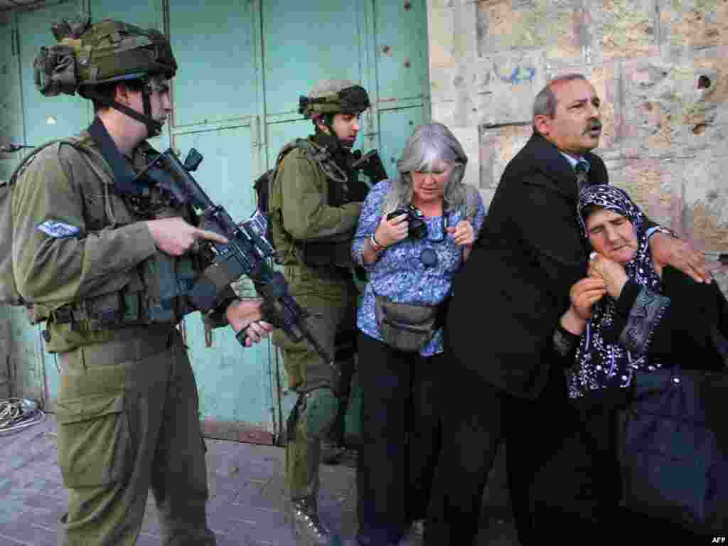 Palestina - Izraelski vijnici rastjeruju demonstrante, Hebron, 14.09.2011. Foto: AFP / Hazem Bader 