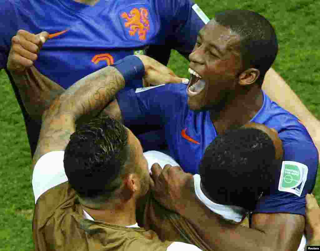 Georginio Wijnaldum of the Netherlands (R) celebrates his goal against Brazil with his teammates during their 2014 World Cup third-place playoff at the Brasilia national stadium in Brasilia July 12, 2014