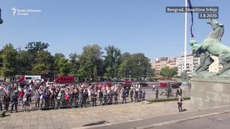 Srbija dobila novi saziv parlamenta, manji protest ispred Skupštine