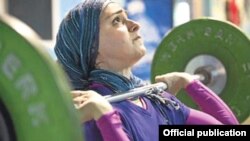 Մահմեդական կին ծանրամարտիկ, արխիվ