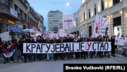 Studenti u blokadi i srednjoškolci tokom protestne šetnje u Kragujevcu, 11. januar 2025.