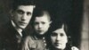 Мойша Кульбак з жонкаю і сынам. 1930 год